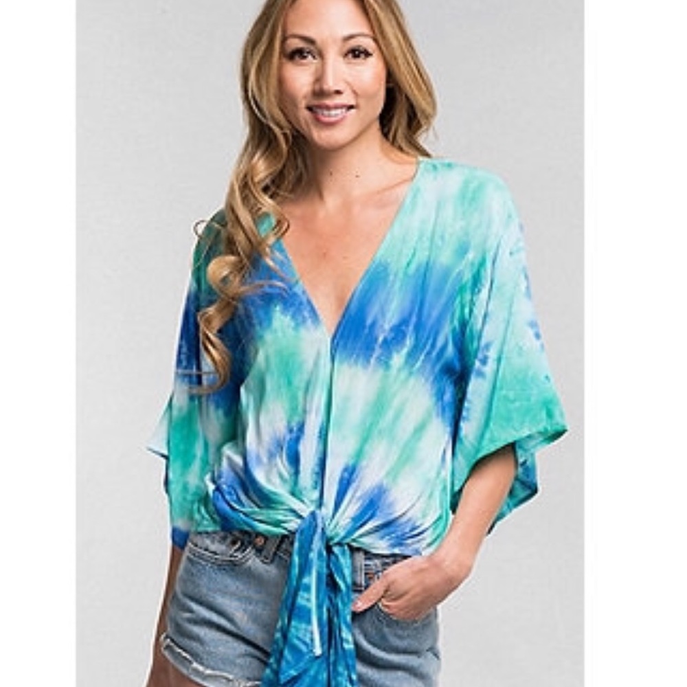 Blue tie-dye tie front crop top The size is a very generous small. Medium fit. - Picture 3 of 5